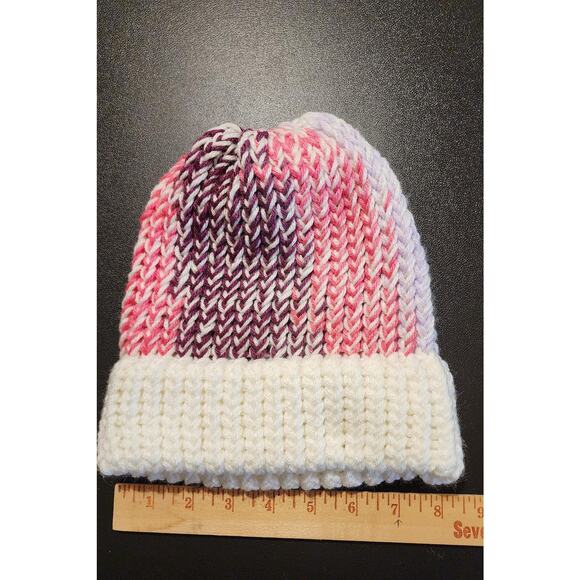 Handmade crocheted beanie hats for winter - Picture 2 of 2